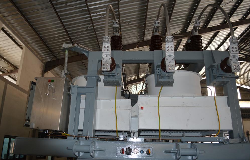 High-voltage bushings, surge arresters and transformer section — 25/30 MVA, 115/13.8 kV